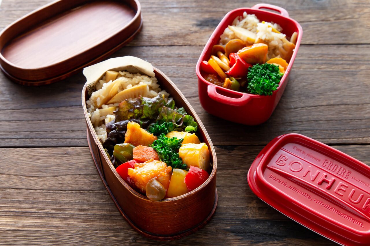 お花見!行楽お弁当に! おかずは定番の唐揚げだけでもOK!茶色くならないお弁当の盛り付けテクニック生活のアイデア暮らしニスタ