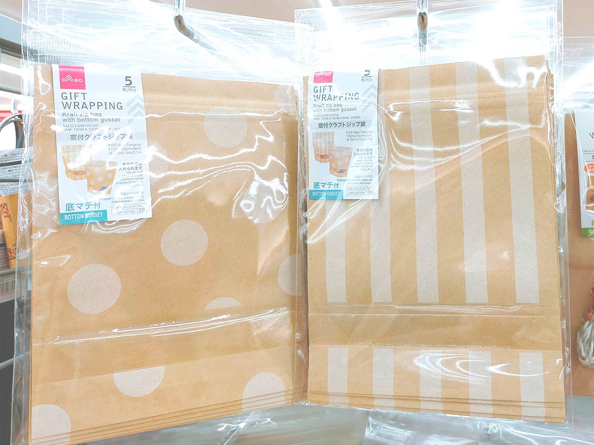 レビュー 100均 ダイソー エンボス手提げ ホワイト贈り物を入れるには良いラッピングバッグですね *´ω｀*ZERO-NETAⅡ