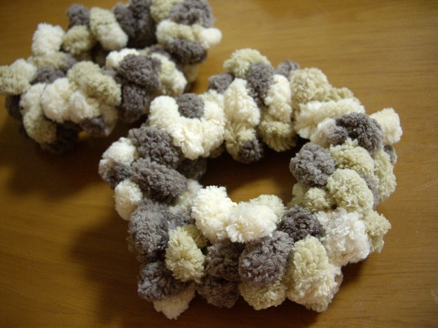 指編みで簡単！ふわっとリボンシュシュの作り方 - Ribbonista リボニスタ