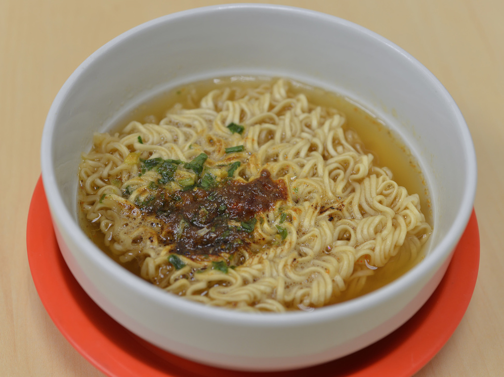 楽天市場 レンジで インスタントラーメンができる 電子レンジ 調理器 ラーメン うどん そば 焼きそば ラーメンメーカー 麺料理 どんぶり 丼 一人用ラーメン鍋 ヌードルメーカー チンしておいしい麺まつり 電子レンジ調理器 送料無料 北海道、沖縄、離島は適用外