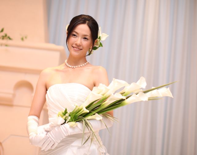 花束の渡し方とマナー：シチュエーション別のタイミング解説