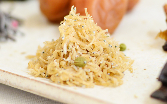 ちりめんじゃこの賞味期限はどれくらい？賞味期限切れでも食べられる？HANKYU FOODおいしい読み物フード 食品・スイーツ 阪急百貨店公式通販 HANKYU FOOD