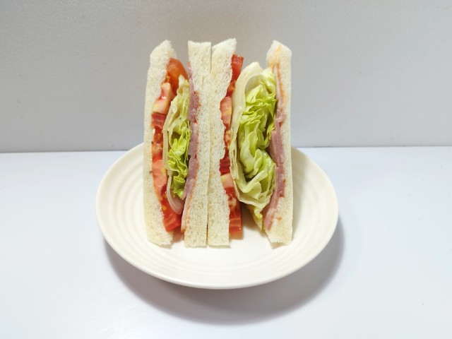 ハムレタストマトチーズのホットサンド