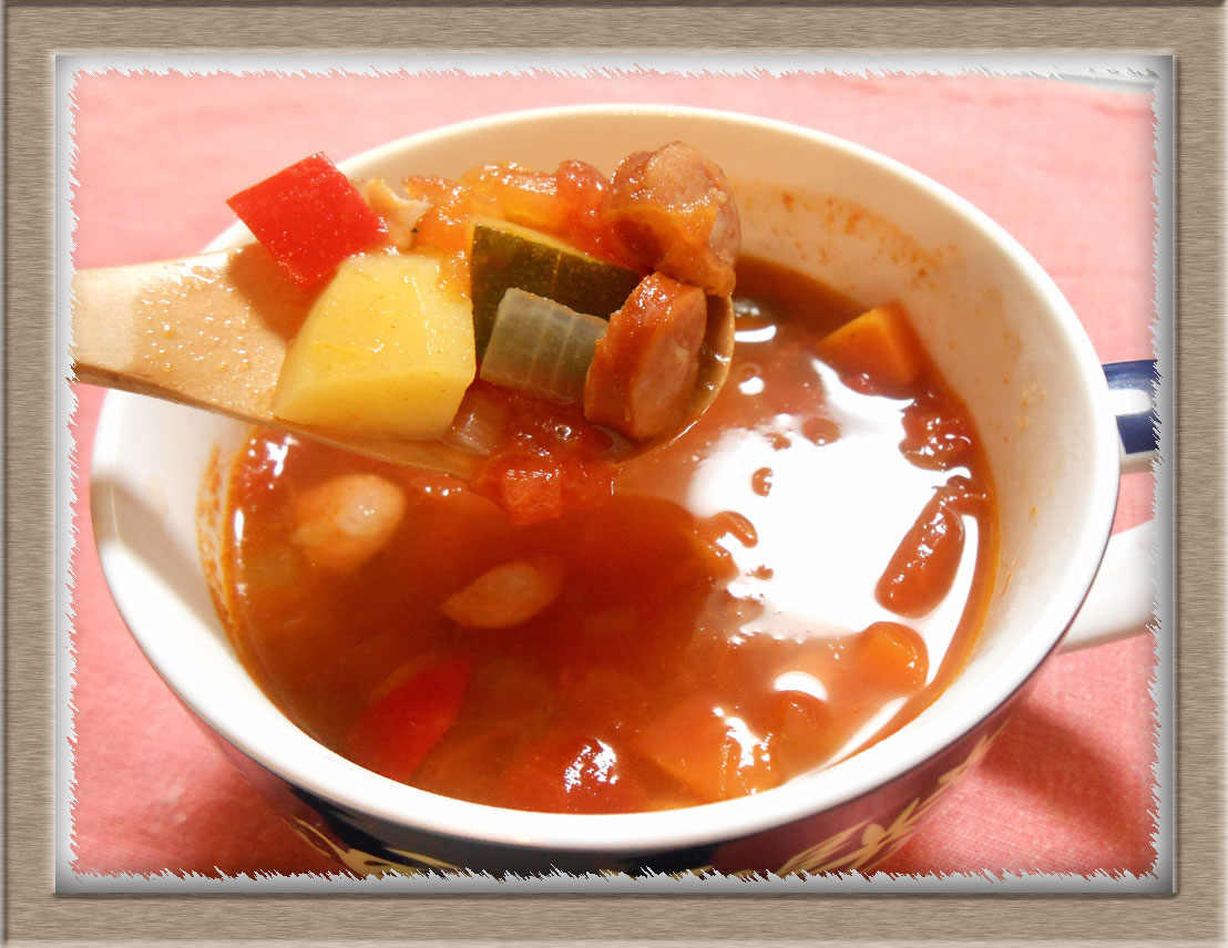 新じゃがの明太サワークリーム和え。  明太子とサワークリーム。この組み合わせ、背徳の味。  皮ごと1センチくらいの厚さに切った 小ぶりの新じゃがを茹でて、軽ーく塩をまぶしておき、冷めたら明太子を混ぜたサワークリームを和える。  明太子はケチらずたっぷり使うの