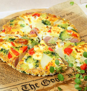 ベーコンとモッツァレラチーズを詰めたスペイン風オムレツ