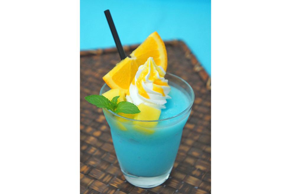 青色の飲み物の写真・画像素材-Snapmart スナップマート