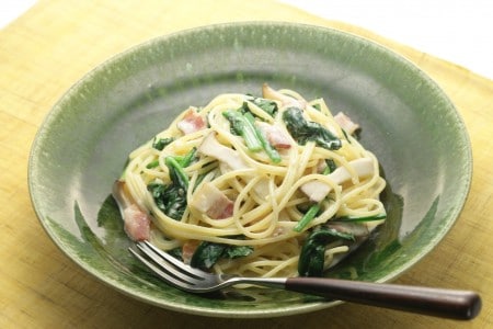 ほうれん草とベーコンのクリームパスタ - タカナシ クリーム・コンシェルジュ