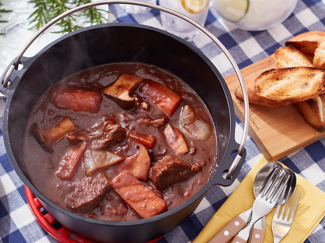 アウトドアレシピ≫牛肉のビール煮スタジオウィッシュ京都の料理撮影スタジオ