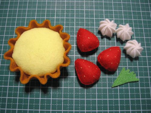 フェルトでケーキ作ってみた イチゴムースケーキ- TEAM F-TYPE FACTORY