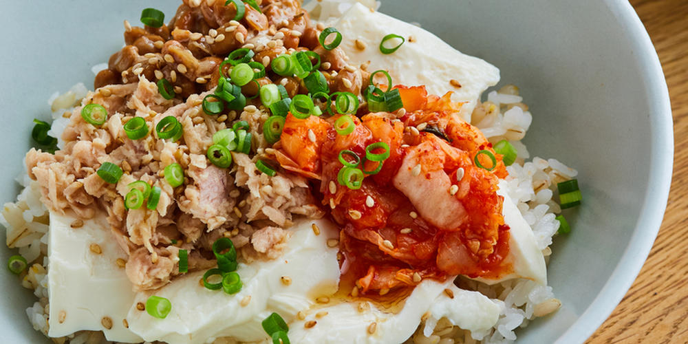 ひとりごはんにピッタリ!豆腐と納豆の玉子丼