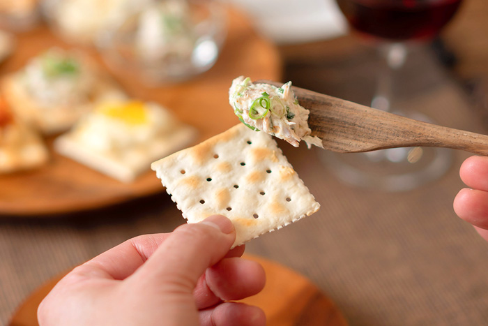 楽してお家バル♪ディップして食べるクラッカーおつまみレシピ12選の人気レシピ・作り方デリッシュキッチン