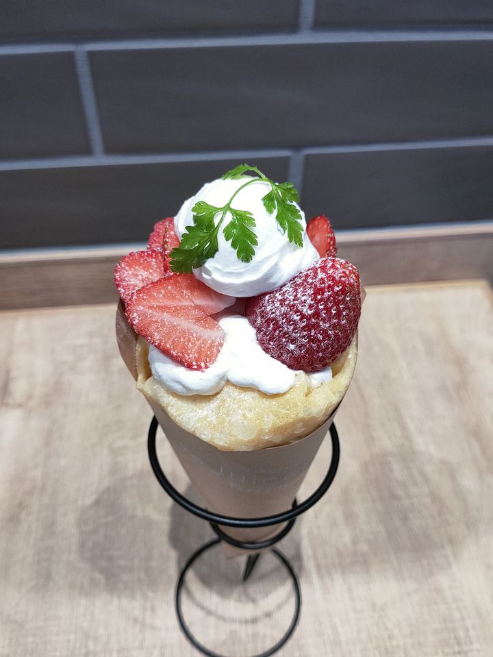 大阪 「カントリーマアムファクトリー」で、苺のクレープ！ : 苺の友の関西食べあるき♪