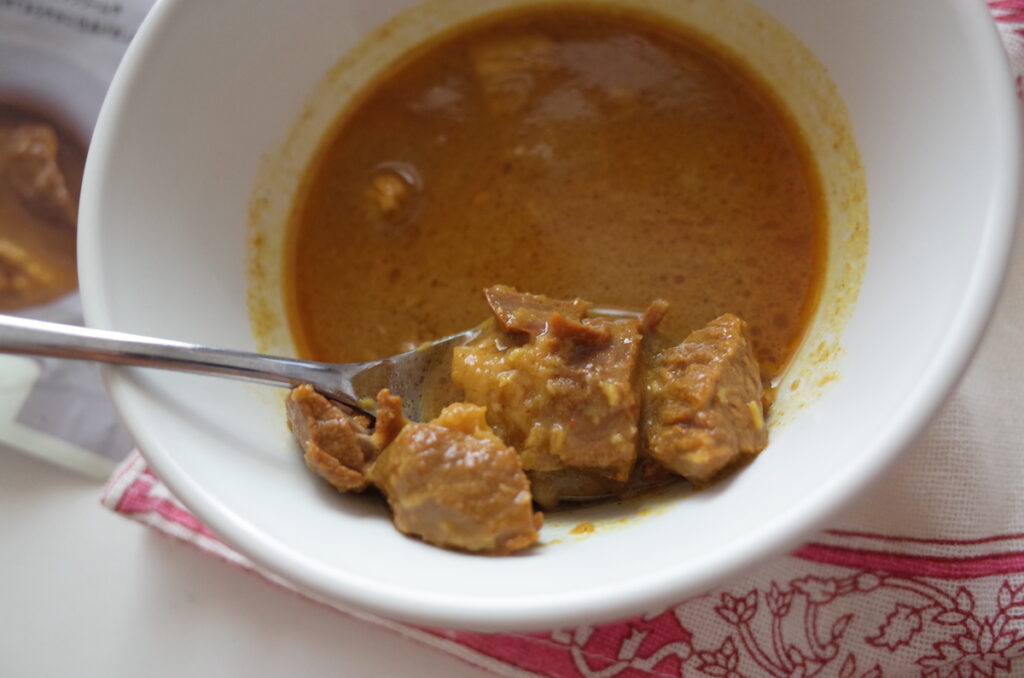 無印良品 新作マレーシアカレー！ ルンダン VS マサレマ実食比較レポート！Oggi.jp