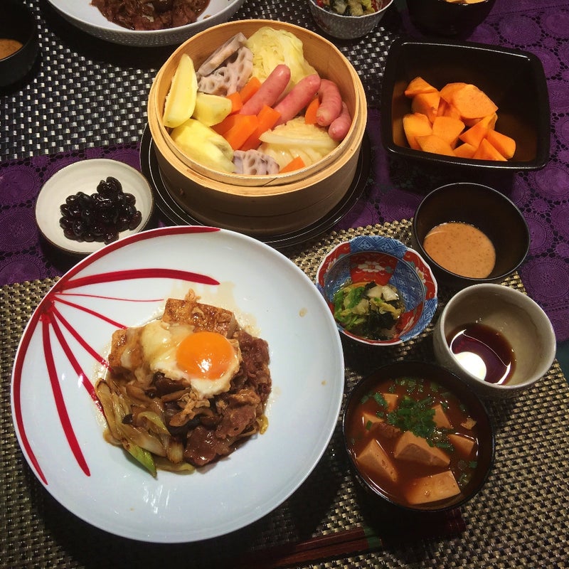 献立レシピありnariの豚バラレシピ ◎すき焼き風豚バラ肉豆腐クックパッドID 7338282◎麩と舞茸の味噌汁 ◎ひじき煮 ◎切り干し大根の煮物 ◎餅巾着 ◎鬼まんじゅうといちご🍓先日の晩ごはんです