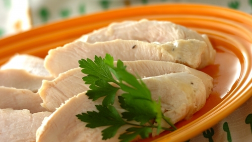超しっとり＆手間いらずの「レンチンゆで鶏」。このレシピなら”鶏むね肉ダイエッター”になれそう！ROOMIE ルーミー