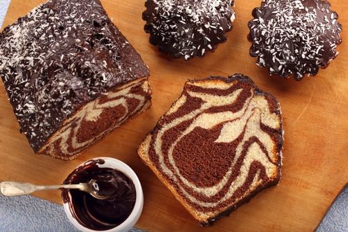 スプリンクル入りバースデーケーキパウンドケーキファンフェッティケーキ - ケーキのストックフォトや画像を多数ご用意 - ケーキ, 誕生日ケーキ,バニラ - iStock