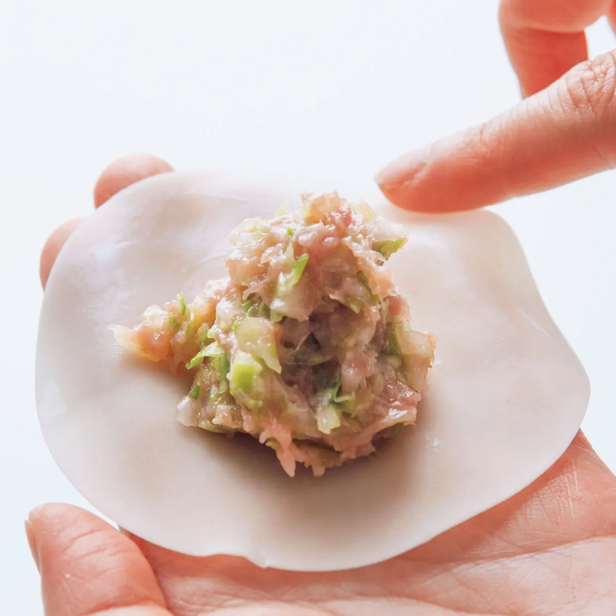 小麦粉？片栗粉？羽根つき餃子の上手な焼き方＆仕上がりや食感を実食レビュ