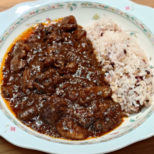 煮込まなくてOK！「お肉を食べるためのスパイスビーフカレー」レシピ