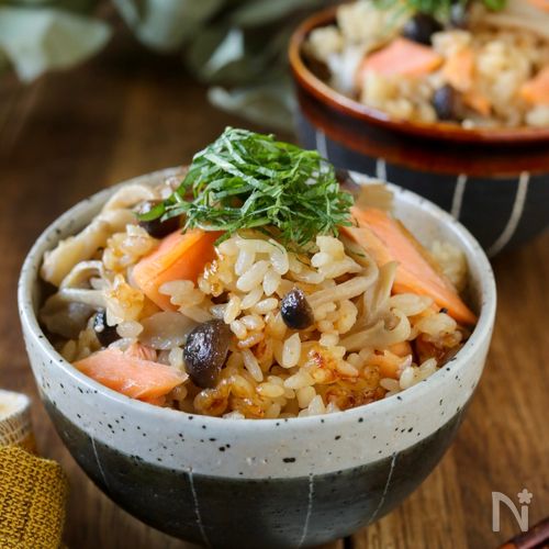 便秘解消にぴったりな「きのこ」の絶品炊き込みご飯「醤油バターがクセになる」「おかわりしたくなる」