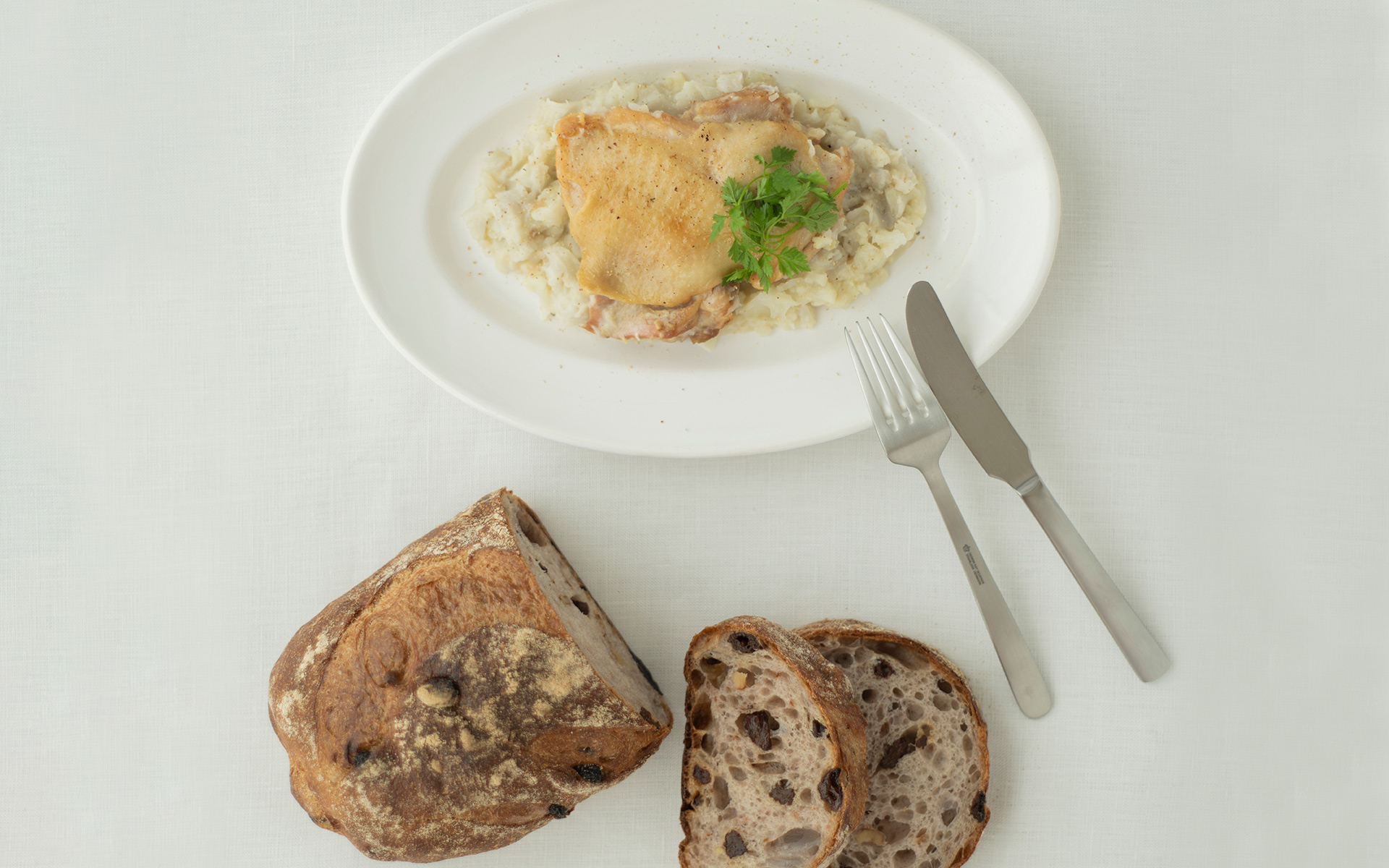 鶏の唐揚げと食パンが合う⁉ はちみつマヨのディップが味の決め手！行列店の新提案『パパパ パン定食』 - レタスクラブ