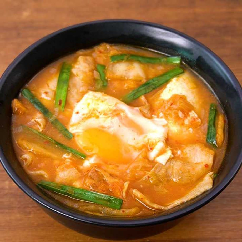 電子レンジで 6 分キムチチゲ