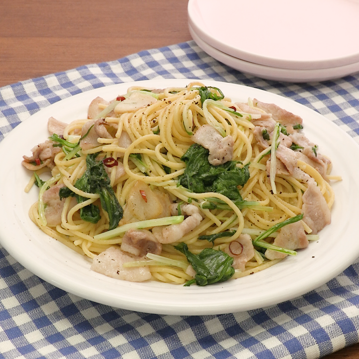 豚バラとナスと小松菜の ごま醤油ガーリックパスタ