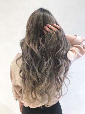 ダブルカラー プリンが伸びても気にならないハイトーンカラーならグラデーションカラーがおすすめ☆LOG HAIR ログヘアー広島市安佐南区山本のヘアサロン