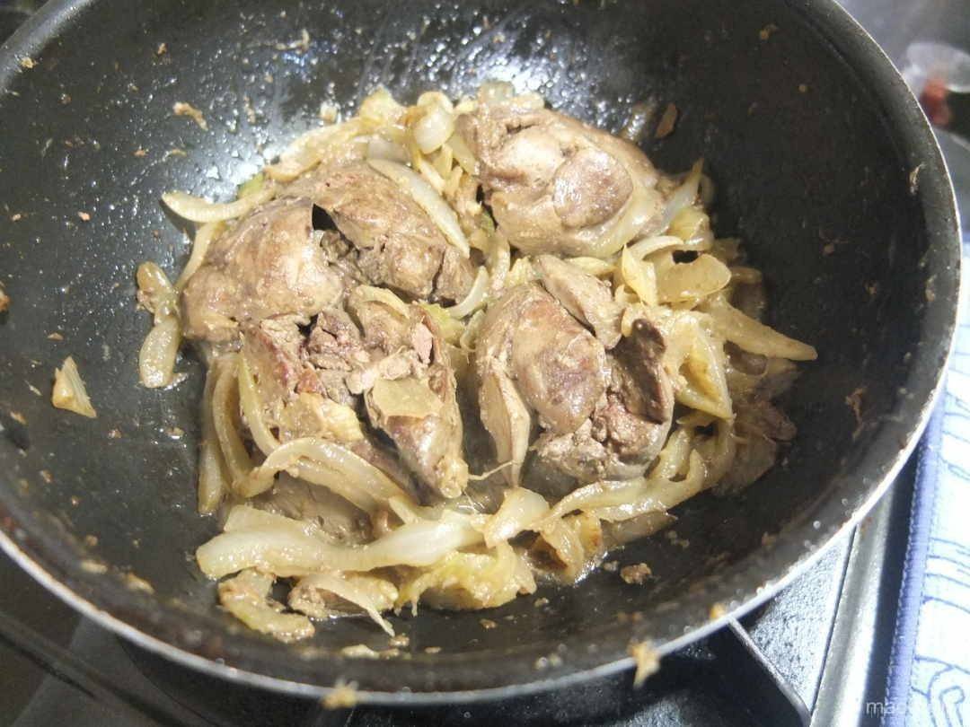 レバーパテのおすすめ食べ方🍴 パンにそのまま乗せて十分美味しいレバーパテですが、 スタッフのおすすめはバター🧈ちょこっと削って上に乗っけると最高です👍 普通なバターでも、パテ屋では発酵バターを販売しております🐮 レバーパテと共に50年 水曜日〜土曜日11時