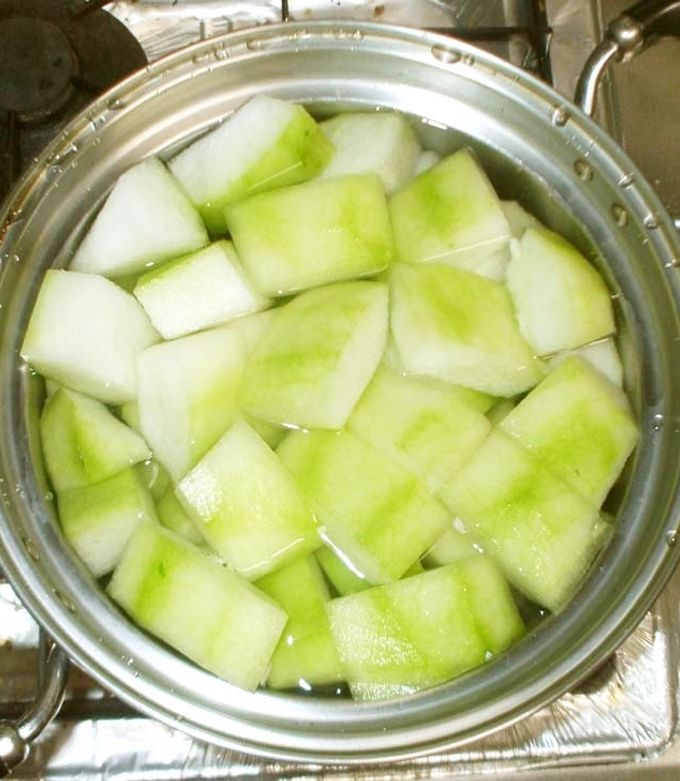 基本冬瓜 プロが教える冬瓜の下処理 湯がき方 今が旬の野菜