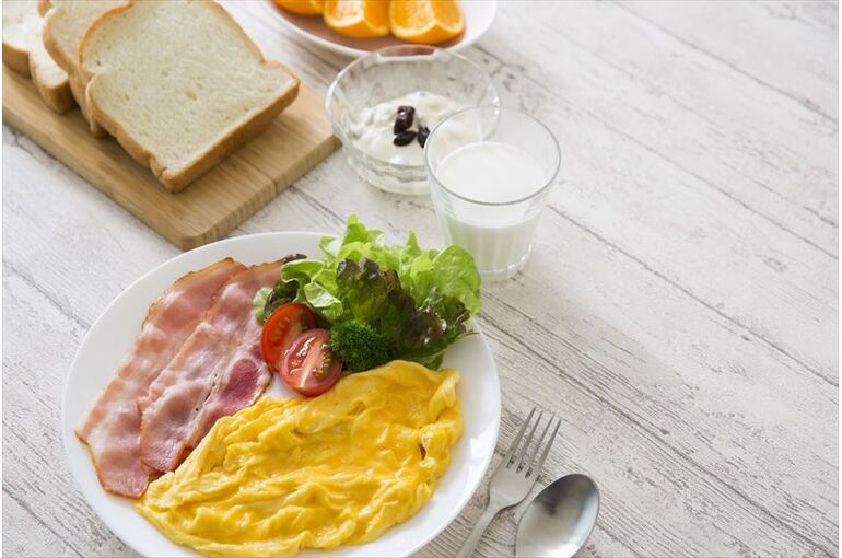 パンに合うおかず24選！朝食・ランチ・夕飯におすすめの簡単レシピをご紹介♪folk