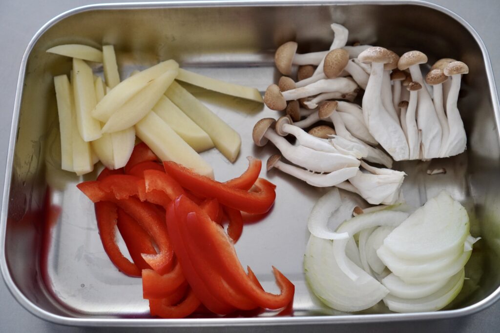 おもてなし料理になる⁉ 鮭のホイル焼きレシピ。プロの下処理、包み方に意外な技があった！三越伊勢丹の食メディアFOODIE フーディー