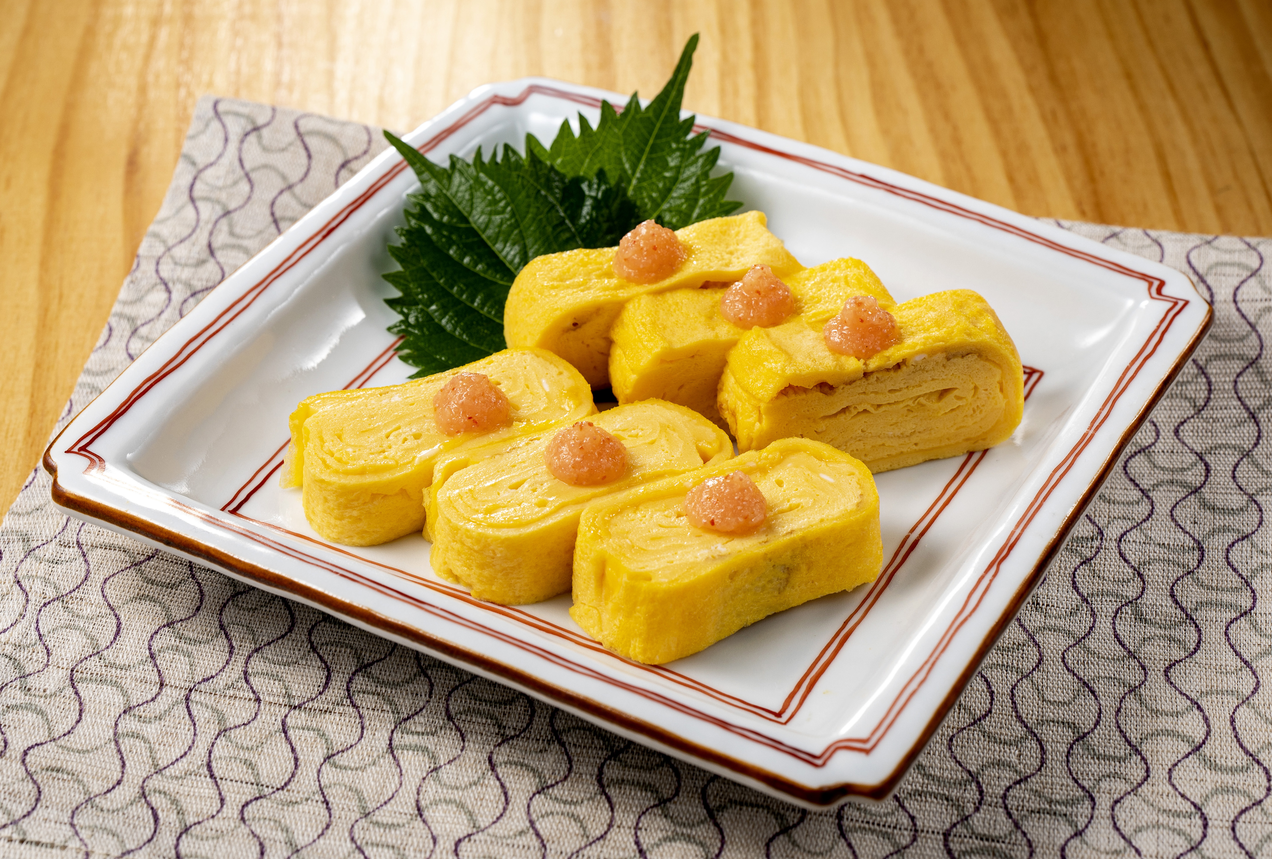 「明太玉子焼き」を食べたいと思ったら『🥚』とコメントしてください😊, 明太子をまるまる一本使って、いつもより贅沢な卵焼きのご紹介です✨,卵焼きは甘めな味付けにすることで、明太子の塩気が引き立って, おつまみにもぴったりな一品です😊, かねふくの明太子は粒だちが違う✨,是非かねふくの明太子で味わってみてください😌, ＊＊＊＊＊＊＊＊＊＊＊＊＊＊＊＊＊＊＊＊＊＊,