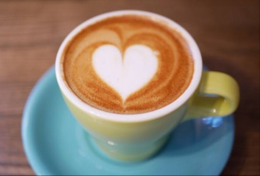 ラテアート真ん中空いてるハートTikTok