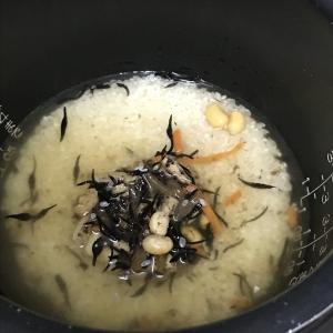 ひじきと新しょうがの炊き込みご飯の献立 副菜：卯の花の煎り煮、汁物：鶏と丸ごとレタスのうま塩スープ献立・メニュー 味の素パーク たべる楽しさを、もっと