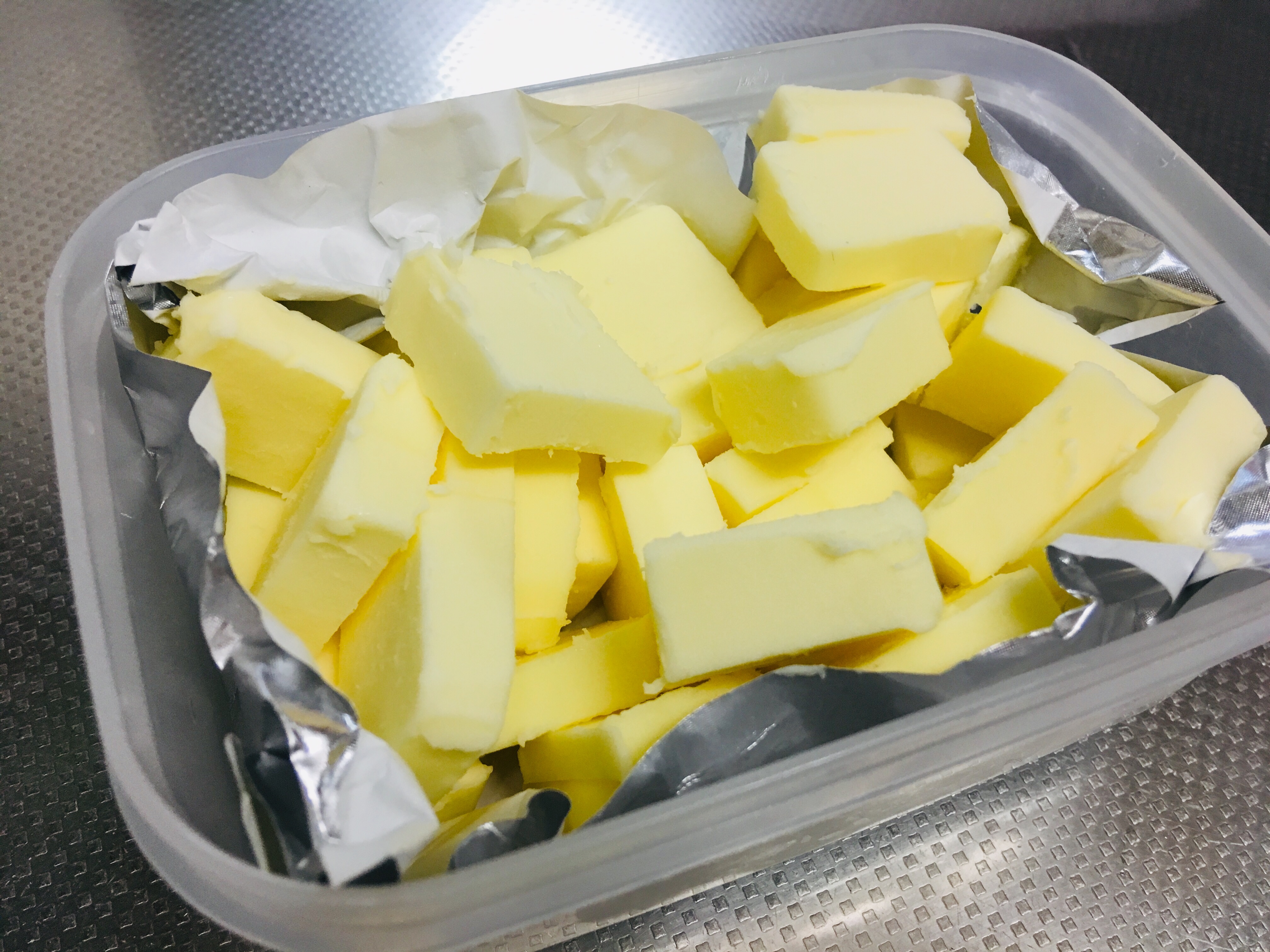 包丁ベタつかない＆計量不要！クックパッドで話題「バター」の切り方と保存法クックパッドニュース