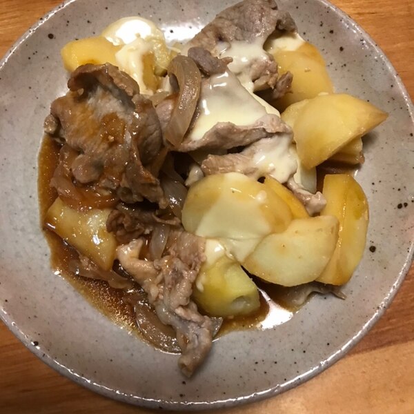 フライパンごとドド～ンと食卓へ！じゃがバター豚チーズ焼き