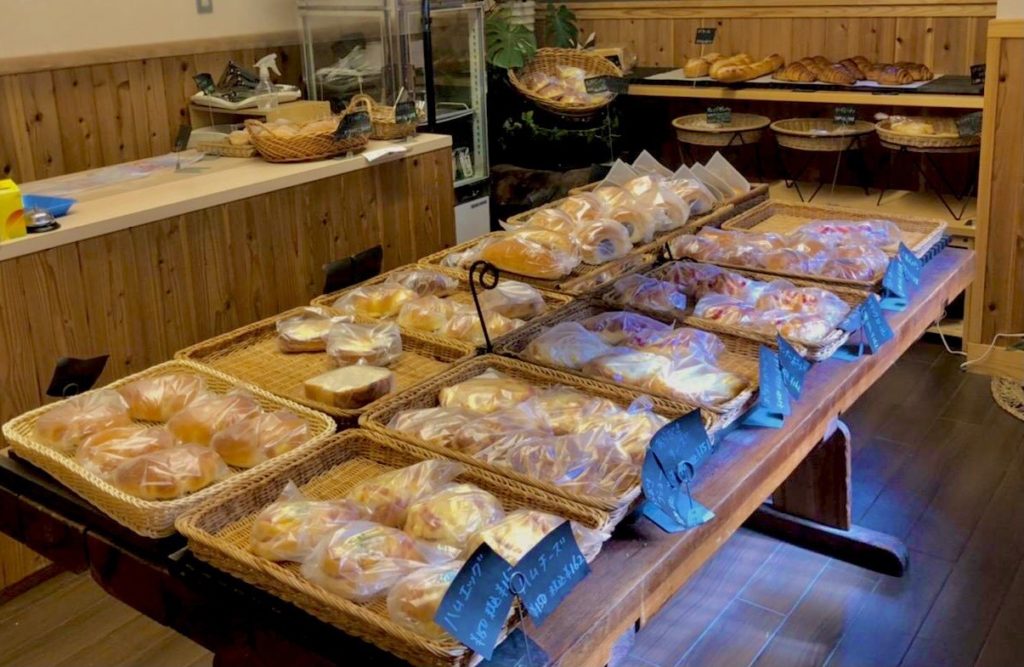 焼き立てパンと一緒に至福のひと時をお楽しみください 2024.10.24丘の上のパン屋横浜市青葉区田園都市線たまプラーザ