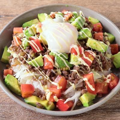 簡単に作れる アボカド照り焼きチキン丼