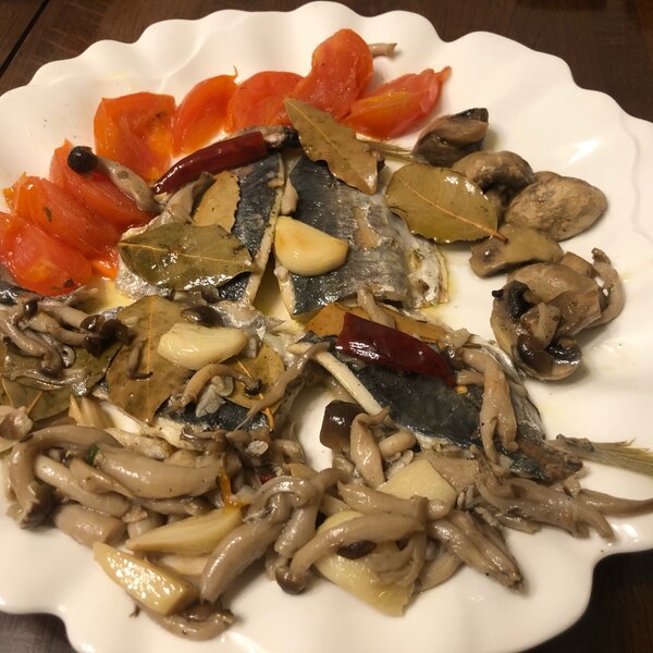 アジ ジンタ のアヒージョ – CAN BRICK カンブリック