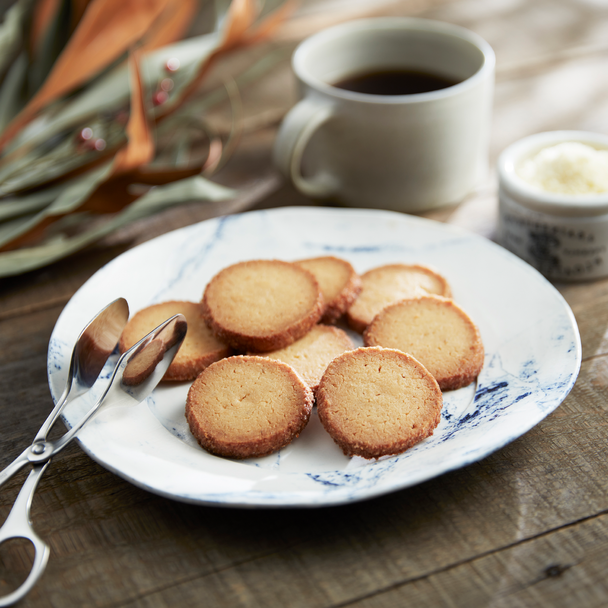 ハーブのクッキー缶