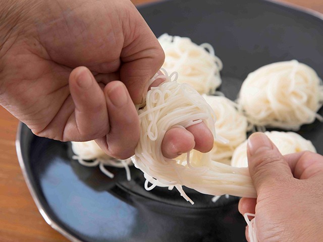 SNSで話題！時間が経ってもくっつかない 裏技 素麺の茹で方