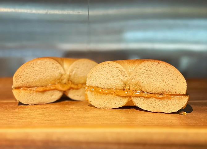 東京の絶品サンドイッチ8選🥪💕 お肉たっぷりのボリューム系から、人気ベーカリーのサンドイッチ、マニア注目のベーグルサンドまで！ランチやピクニックで利用したいお店を厳選して紹介します✨https:www.enjoytokyo.jp article 109535