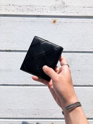 革の財布やバッグを撮る商品撮影のライティングテクニック