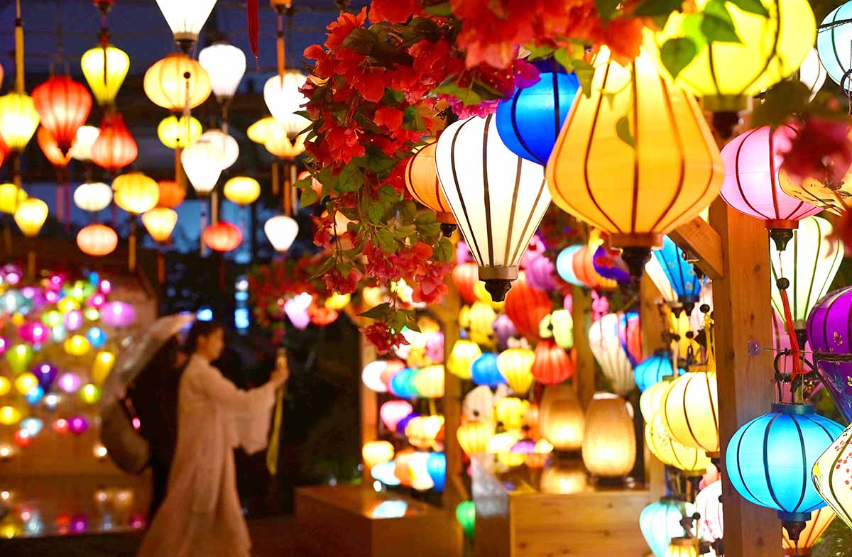 街中がキラキラ輝くホイアンのランタン祭り!Back to the Nature