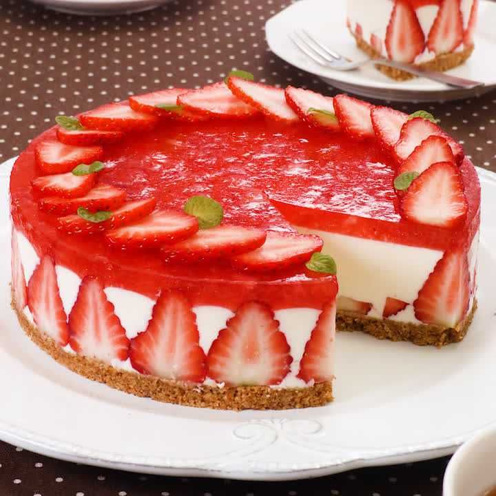 簡単でおしゃれ！いちごの盛り付け方と飾り切り方法 - macaroni