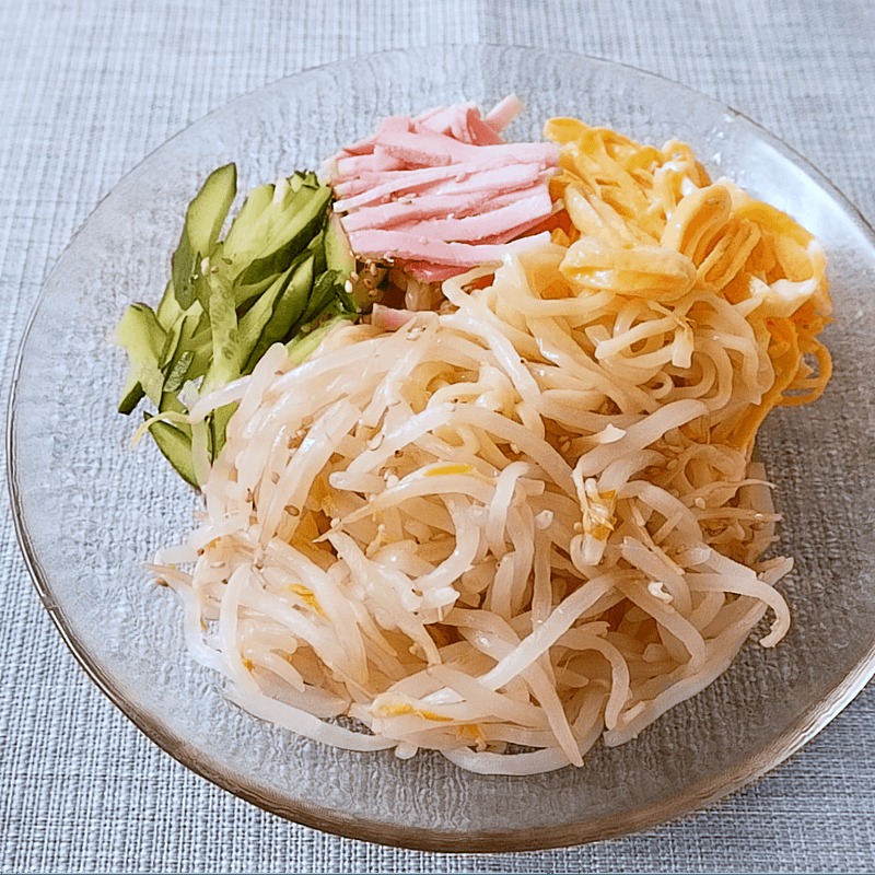 サラダチキンの冷やしラーメンレモン風味