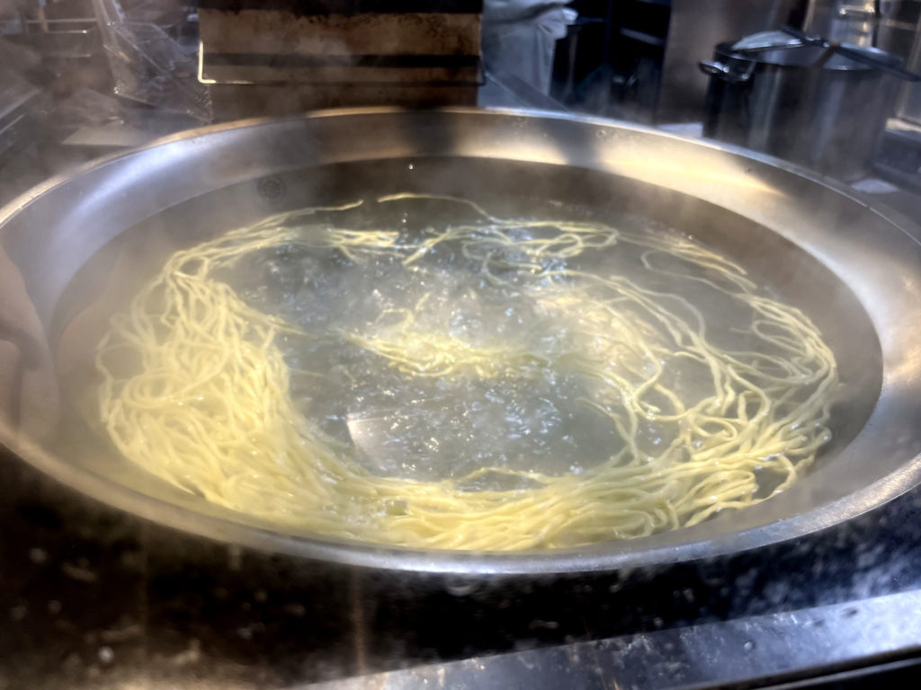 京都祇園発「アジョシ 虎ノ門」にて ピビン麺 極、麻辣たまご飯変更 :