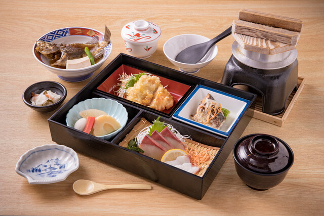 料理漁師料理・民宿かつら蒲刈本店安芸灘とびしま海道・竹原 西日本の素敵な宿・高枕 たかまくら