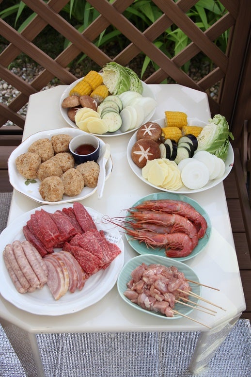 最強のコンビニおにぎりはどれ？ コンビニ4社のツナマヨおにぎりを食べ比べてみた – 食楽web