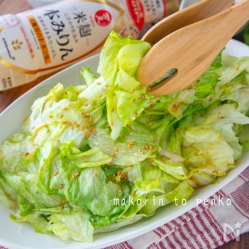 かわいい誕生日画像：豪華な誕生日ケーキとハートが可愛いケーキトッパー 左寄せ のフリー画像おしゃれ・かわいい無料写真素材：GIRLY DROP